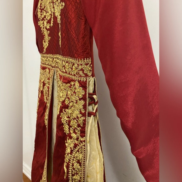 Maroon and gold Indian shalwar - Picture 4 of 5
